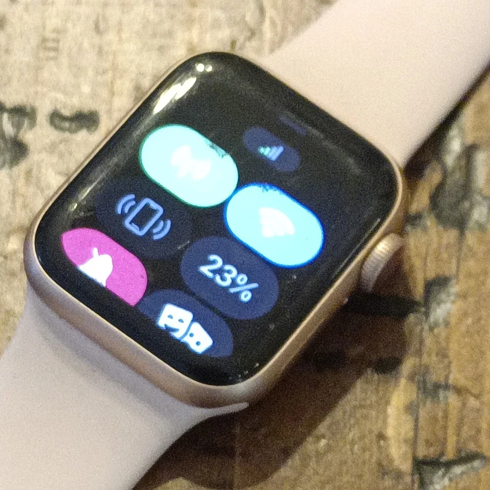 Apple Watch SE 40mm Gold Aluminum GPS Smartwatch UNLOCKED FC